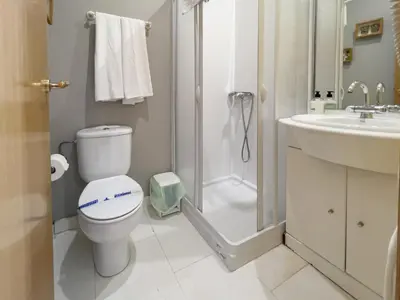 Un baño de Villa Ganbara, 5 minutos de Pamplona