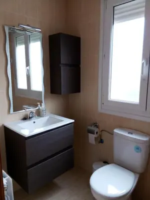 Un baño de LEKU-EDER