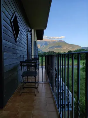 Vista general de una montaña o vista desde el hostal o pensión