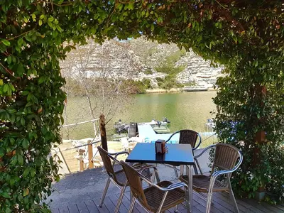 Vista de un río cerca de este camping