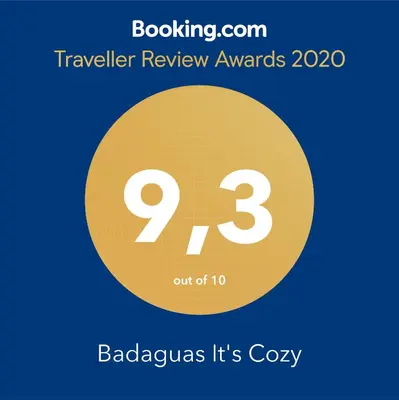 Certificado, premio, señal o documento que está expuesto en Badaguas It's Cozy