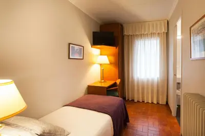 Cama o camas de una habitación en Hostal Restaurant Roma
