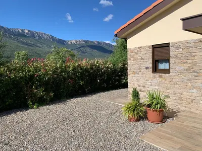 Vista general de una montaña o vista desde la casa o chalet