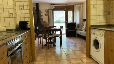 Una cocina o zona de cocina en Apartamentos Casa Lola Beceite, terraza y barbacoa