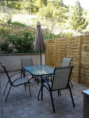 Plano de Apartamentos Casa Lola Beceite, terraza y barbacoa