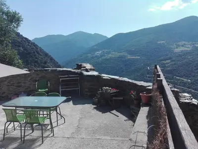 Vista general de una montaña o vista desde la casa o chalet