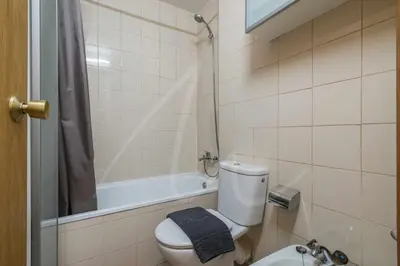 Un baño de Solneu by SeaMount Rentals