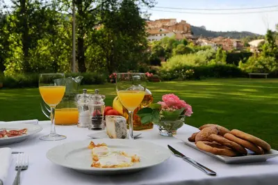 Comida en o cerca de este hotel