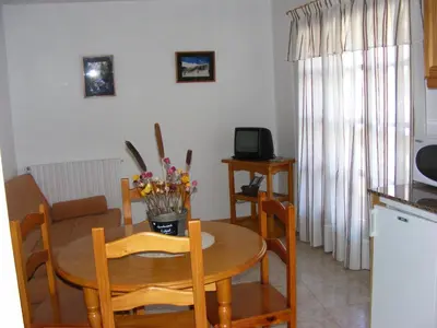 Una televisión o centro de entretenimiento en Apartaments l'Arrel