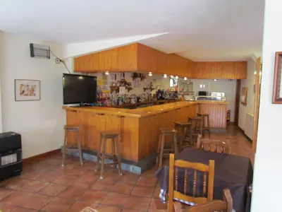 El salón o zona de bar de Hotel Las Nieves