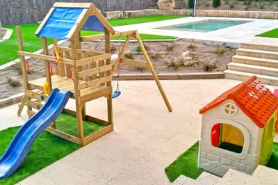 Zona de juegos infantil en La Cantera Rural Spa