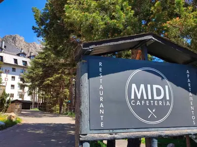 Certificado, premio, señal o documento que está expuesto en Apartamentos Midi 3000