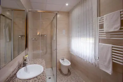Un baño de Hotel Marivella