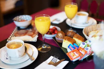 Comida en o cerca de este hotel