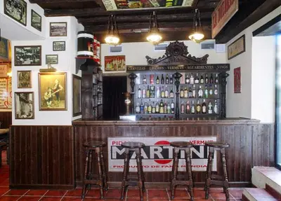 El salón o zona de bar de Posada Arco de San Miguel