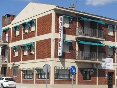 Edificio en el que se encuentra el hostal o pensión