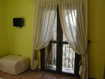 Una televisión o centro de entretenimiento en Hostal Rural Casa Parda
