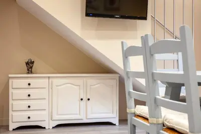 Una televisión o centro de entretenimiento en Apartamentos Casa Ríos