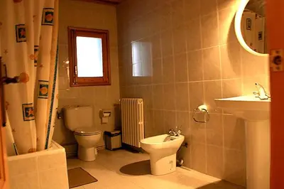 Un baño de L'Oficial