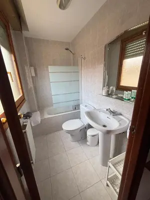Un baño de Hostal Legaz