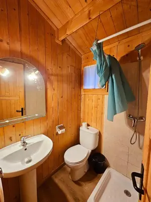Un baño de Camping Ribera del Ara