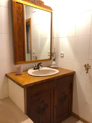Un baño de Casa Marian Villanua