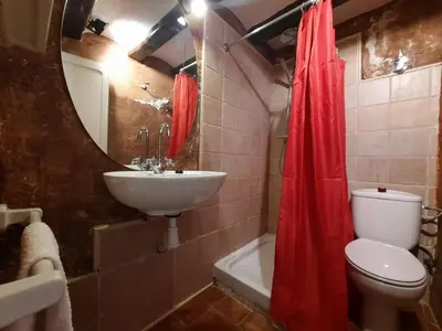 Un baño de Casa Rural CAL ROCCO Porta del Pirineu