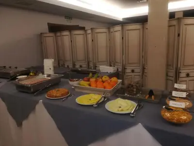 Comida en o cerca de este hotel