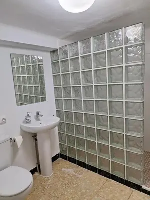 Un baño de Can Marti