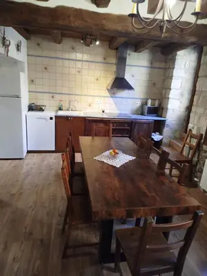 Una cocina o zona de cocina en MARILLUNA aixoplucrural
