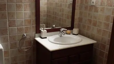 Un baño de Casa La Pica Duplex de 90m2 con salida a jardín