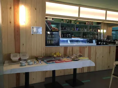Comida en o cerca de este hotel