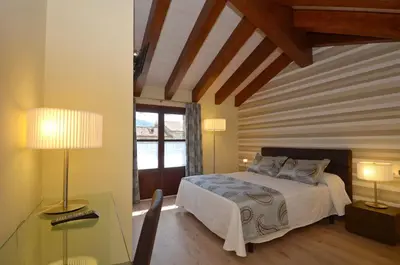 Cama o camas de una habitación en Apartamentos El Palacete de Ainsa