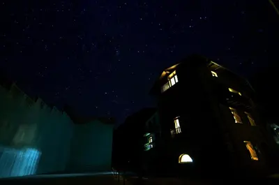Edificio en el que se encuentra el hostal o pensión