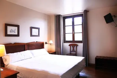 Cama o camas de una habitación en Hostal Antxitonea