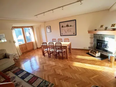 Zona de estar de Atico duplex Urb La Viña en Biescas