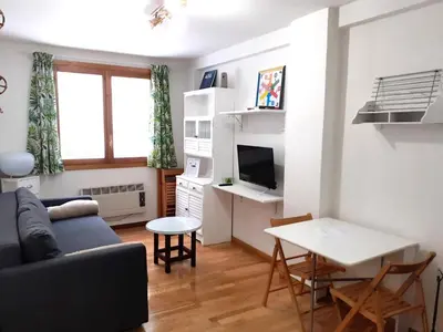 Una televisión o centro de entretenimiento en PASEO DE LOS AYERBE Nº5