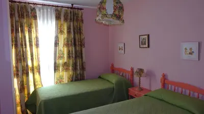 Cama o camas de una habitación en Piso grande en el centro de Jaca con WIFI y garaje