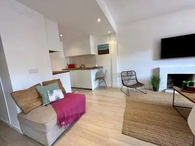 Una televisión o centro de entretenimiento en Apartamento Socotor, céntrico, vistas , garaje y Wifi