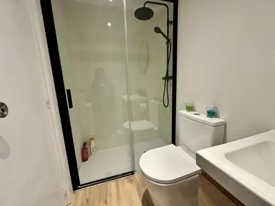 Un baño de Apartamento Socotor, céntrico, vistas , garaje y Wifi