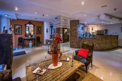 Zona de estar de Hotel Rio Piedra