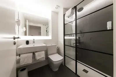 Un baño de Antique Pamplona Tres Reyes Apartments
