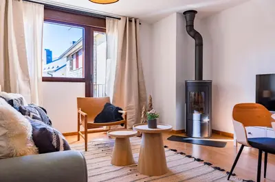 Zona de estar de El Nido del Pirineo Estilo y Calidez en Villanúa