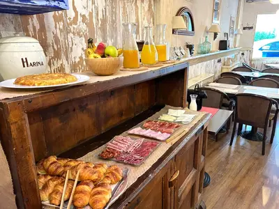 Comida en o cerca de este hostal o pensión
