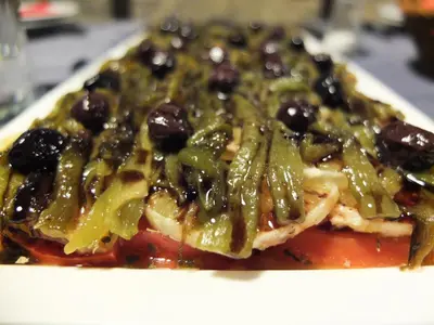 Comida en o cerca of this country house