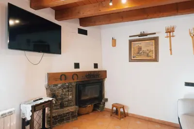 Una televisión o centro de entretenimiento en Ca l'Andreu