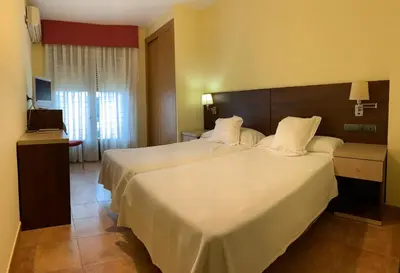 Cama o camas de una habitación en Hostal Monasterio de Rueda