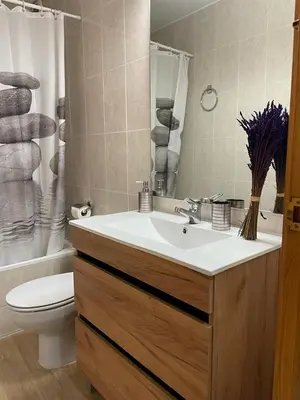 Un baño de Apartaments Albiñana