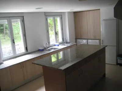 Una cocina o zona de cocina en Albergue Turístico Rio Aragon