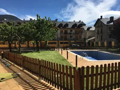 Piscina en o cerca de B14 - Edif Ribagorza 2º - Villmor